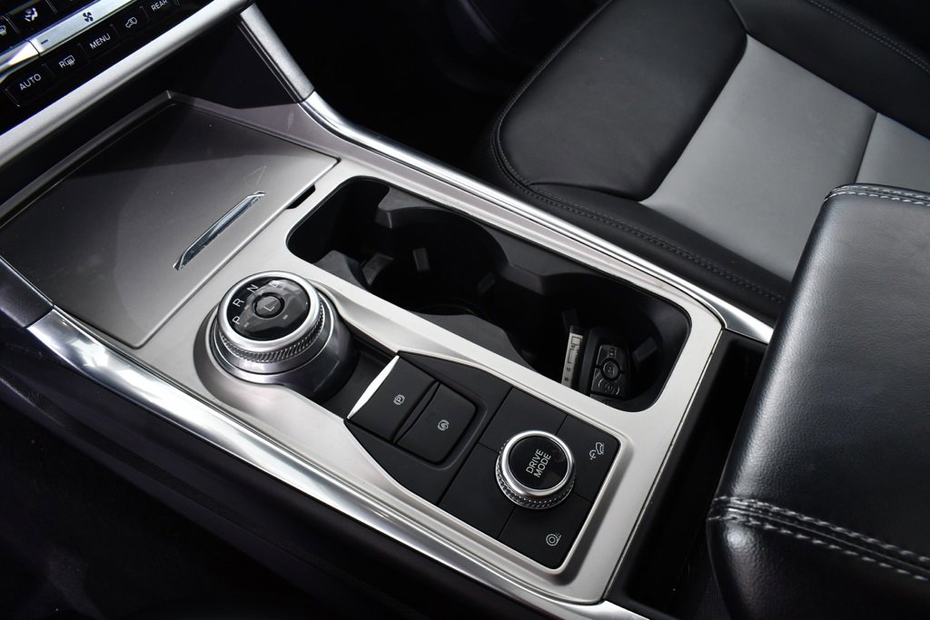 Used 2022 Ford Explorer XLT w/ Equipment Group 202A image 31