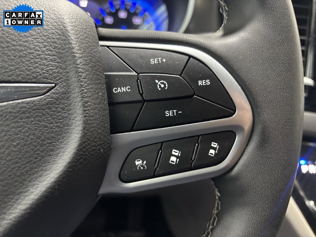 Used 2024 Chrysler Pacifica Touring-L image 17