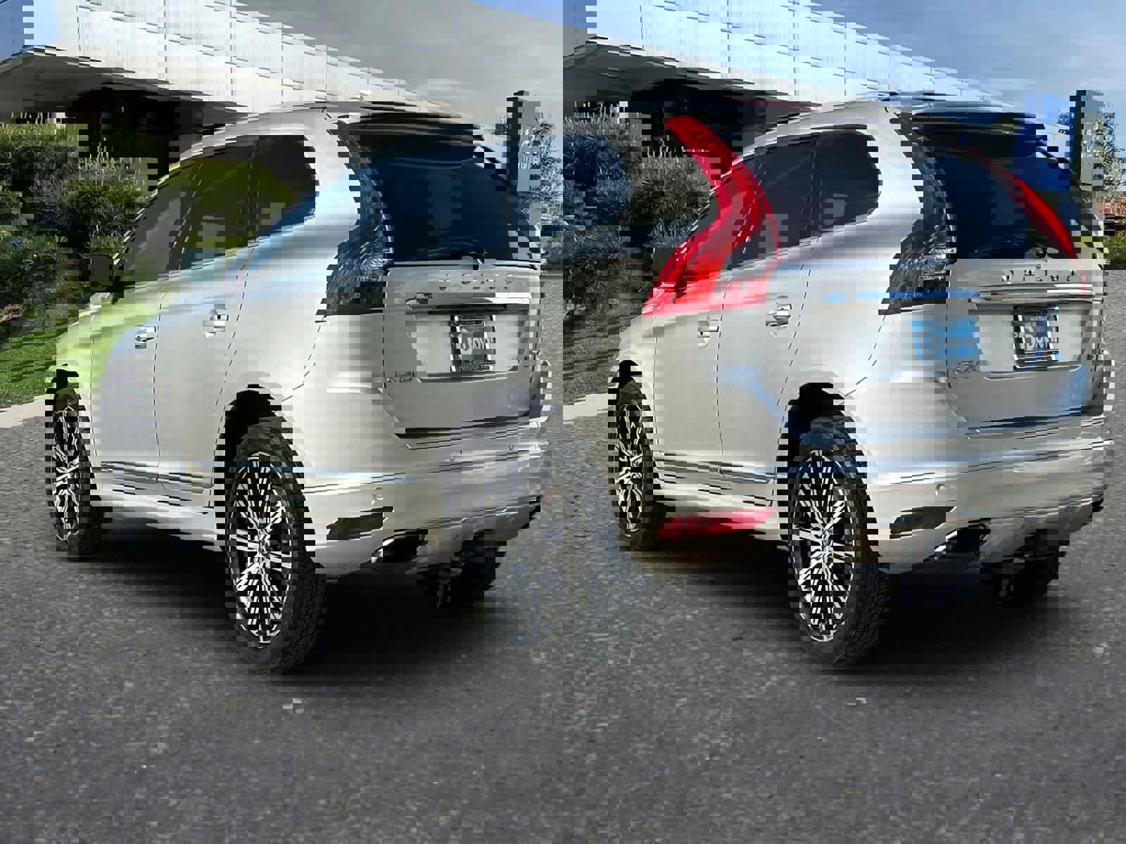 Used 2015 Volvo XC60 T6 Platinum image 7