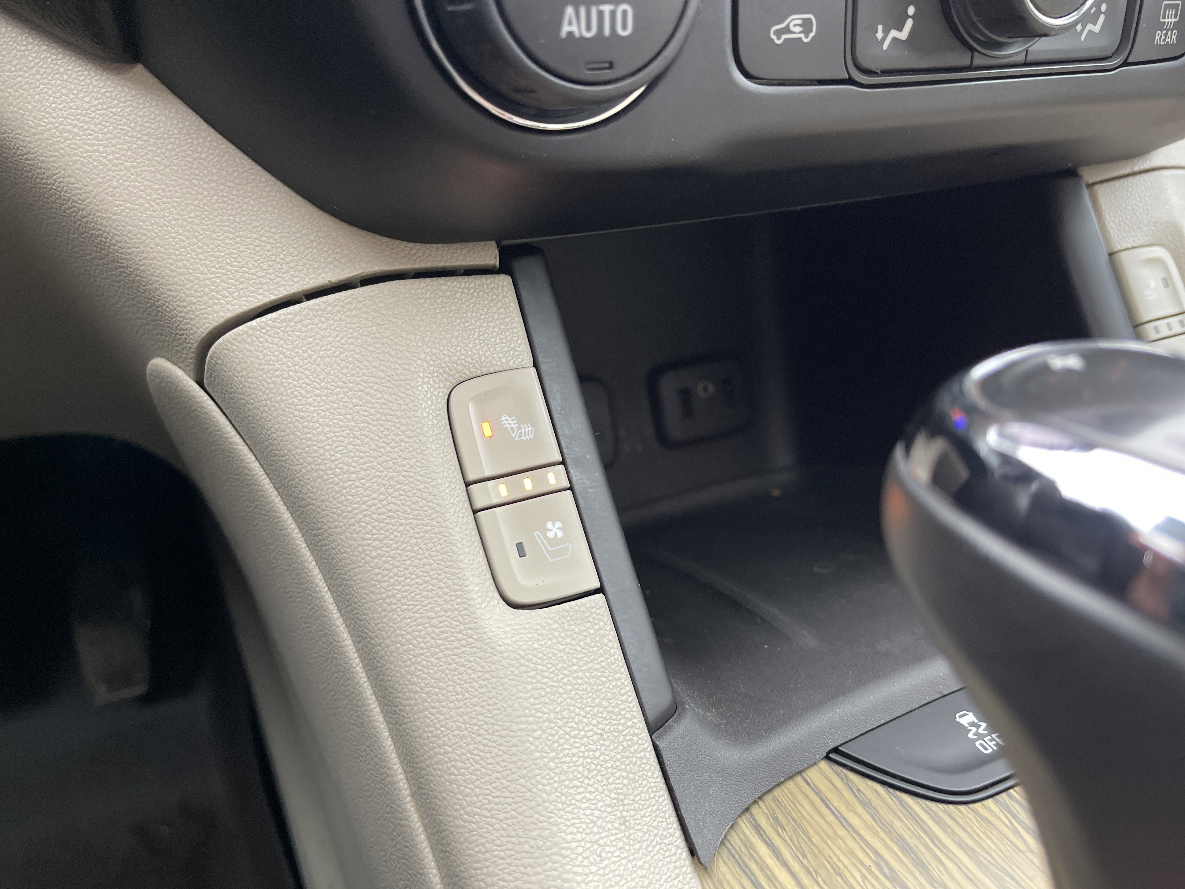 Used 2018 GMC Acadia Denali AWD/4WD image 21