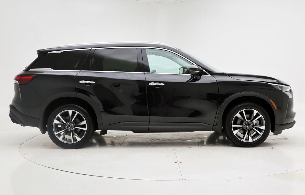 Used 2023 INFINITI QX60 Luxe w/ Vision Package AWD/4WD image 2