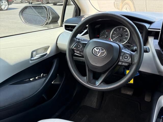 Used 2021 Toyota Corolla LE FWD image 11