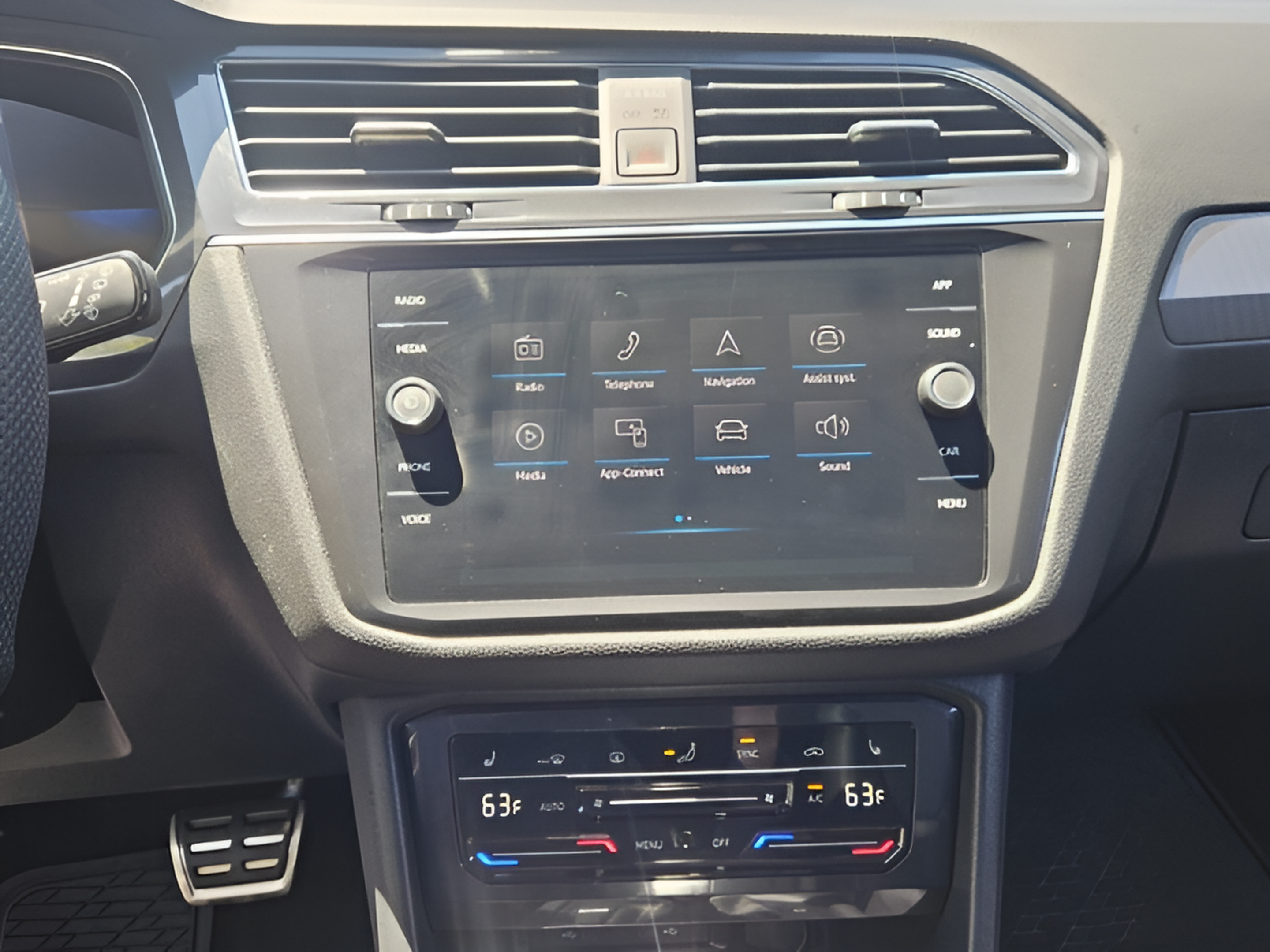 Certified 2023 Volkswagen Tiguan SE R-Line FWD image 17