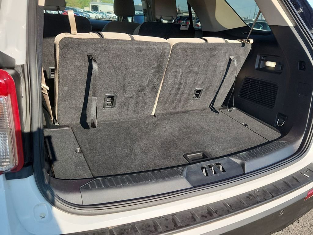 Used 2022 Ford Explorer XLT image 14