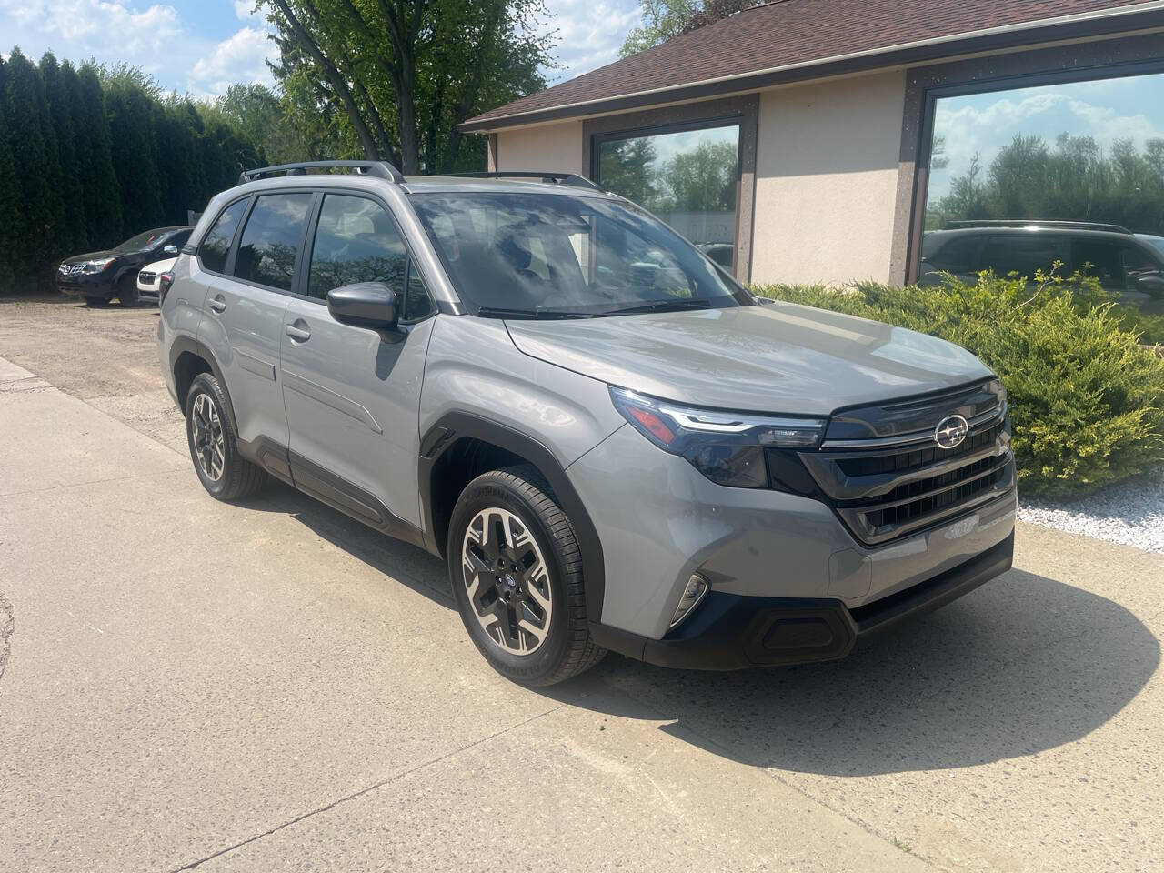 Used 2025 Subaru Forester Premium AWD/4WD image 1