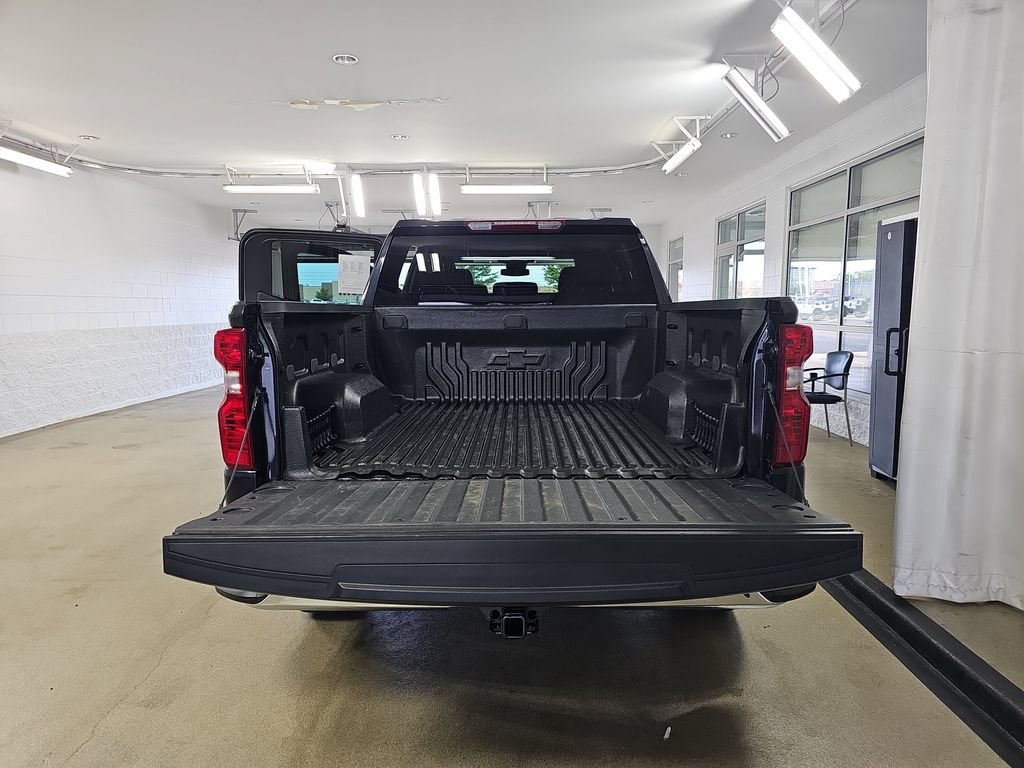 Certified 2024 Chevrolet Silverado 1500 LT AWD/4WD image 15