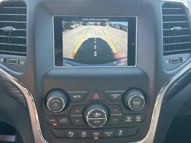 Used 2021 Jeep Grand Cherokee Laredo AWD/4WD image 29