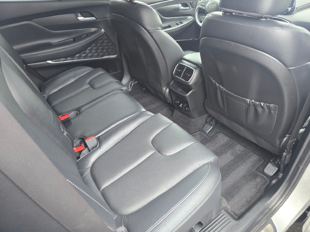 Used 2019 Hyundai Santa Fe AWD image 14