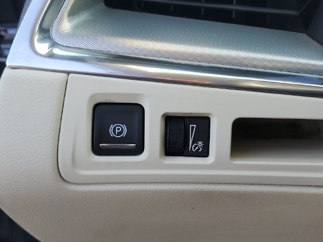 Certified 2020 Cadillac XT5 Premium Luxury w/ LPO, Floor Liner Package AWD/4WD image 18