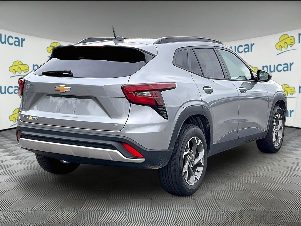 Used 2024 Chevrolet Trax LT w/ Driver Confidence Package FWD image 6