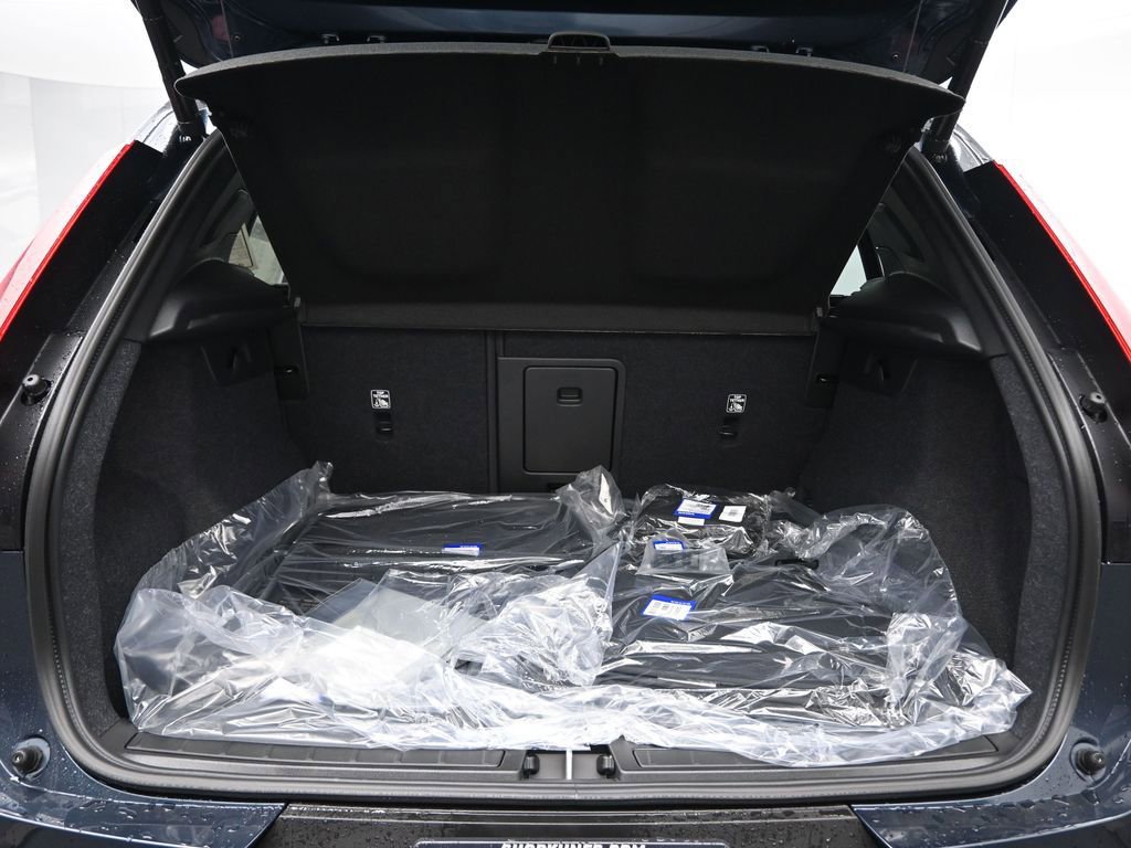 New 2026 Volvo XC40 B5 Core w/ Protection Package Premier AWD/4WD image 25