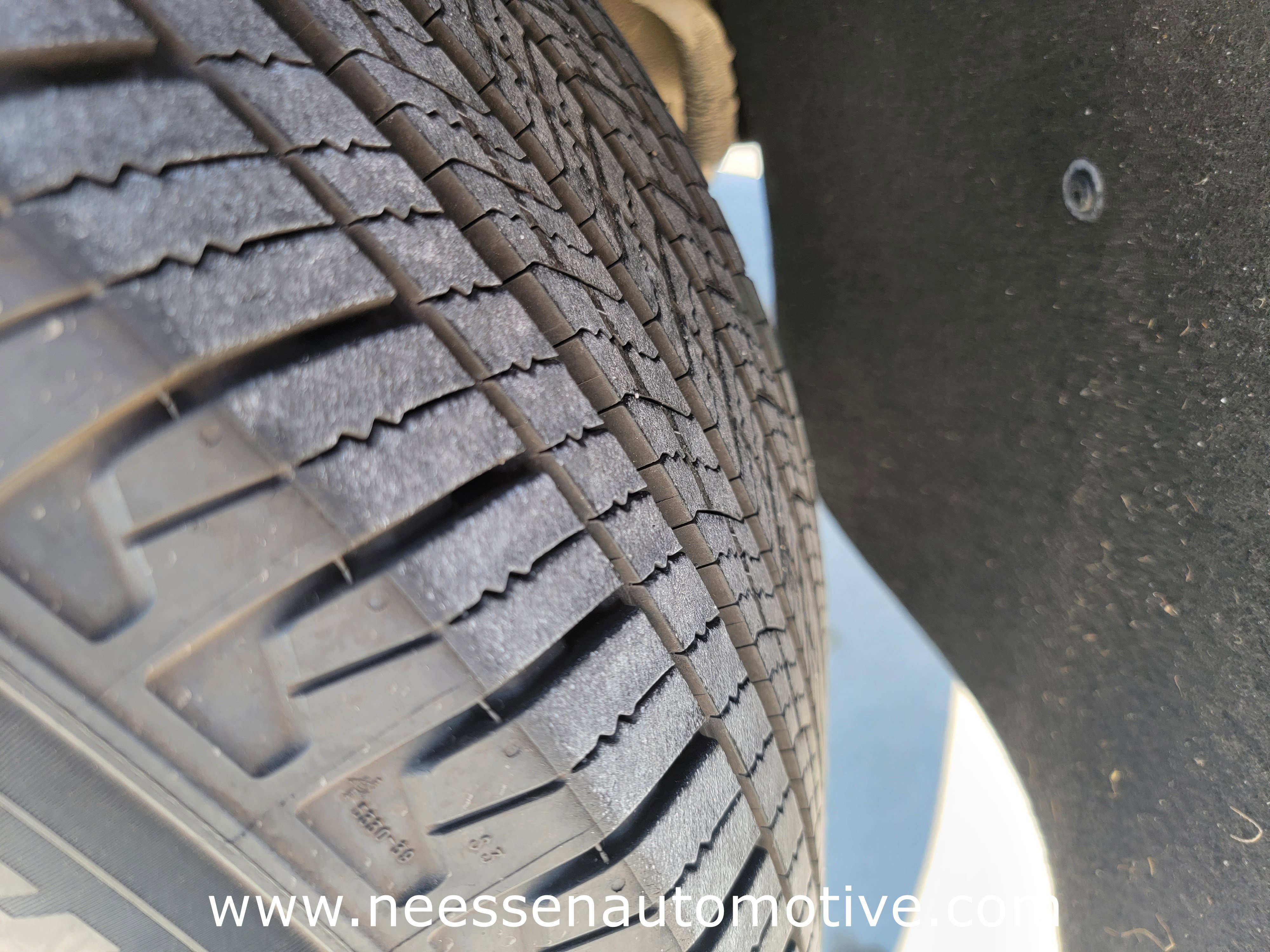 Used 2023 Chevrolet Suburban RST w/ Luxury Package image 33