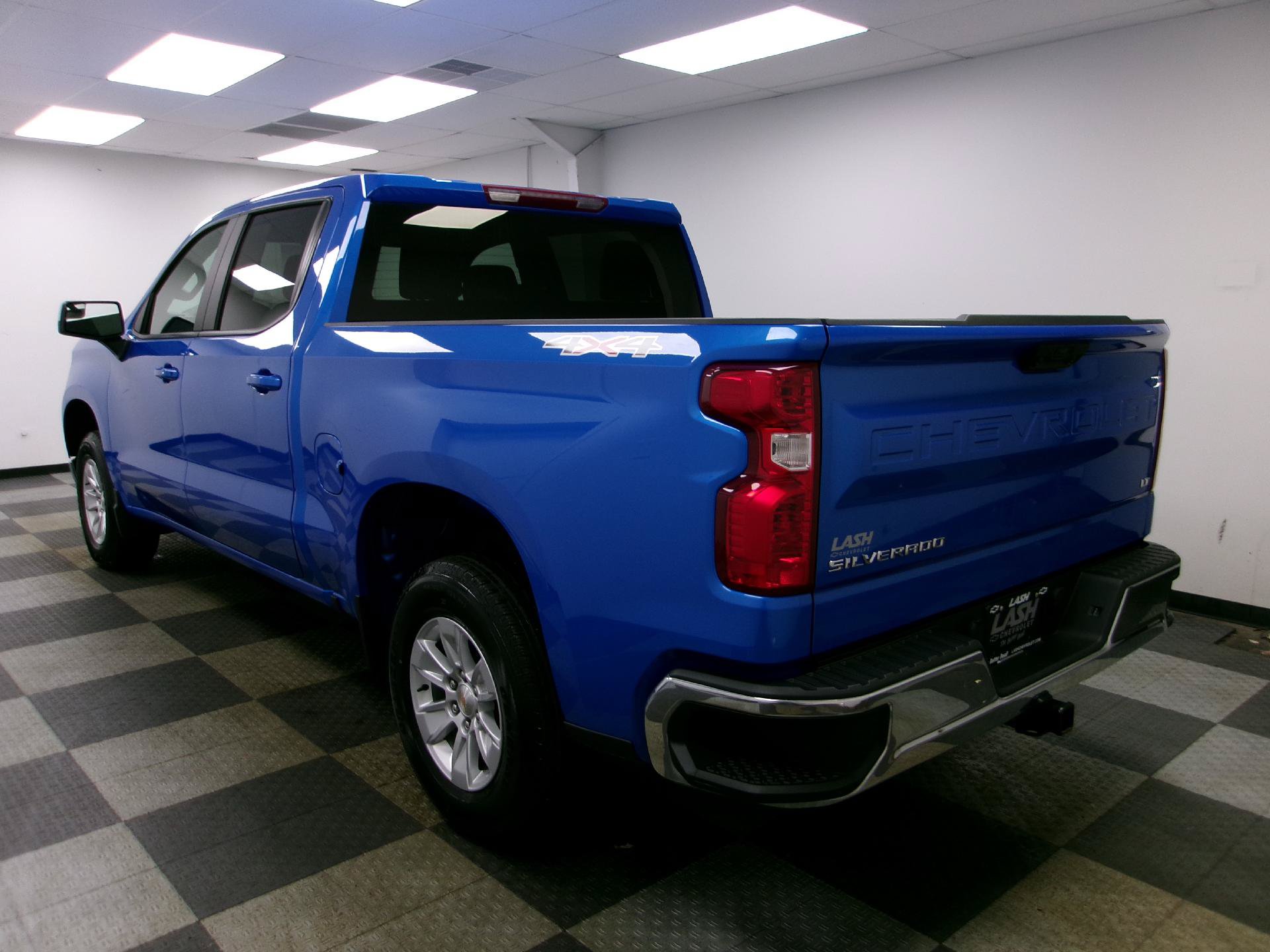 Used 2025 Chevrolet Silverado 1500 LT AWD/4WD image 2
