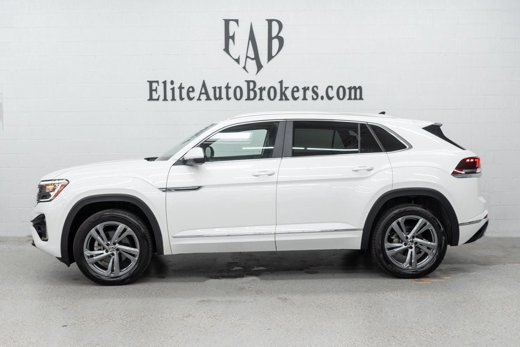 Used 2024 Volkswagen Atlas Cross Sport SEL R-Line AWD/4WD image 2
