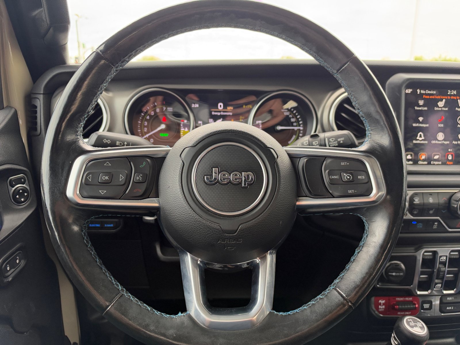 Used 2022 Jeep Wrangler Unlimited Rubicon 4xe w/ Cold Weather Group AWD/4WD image 9