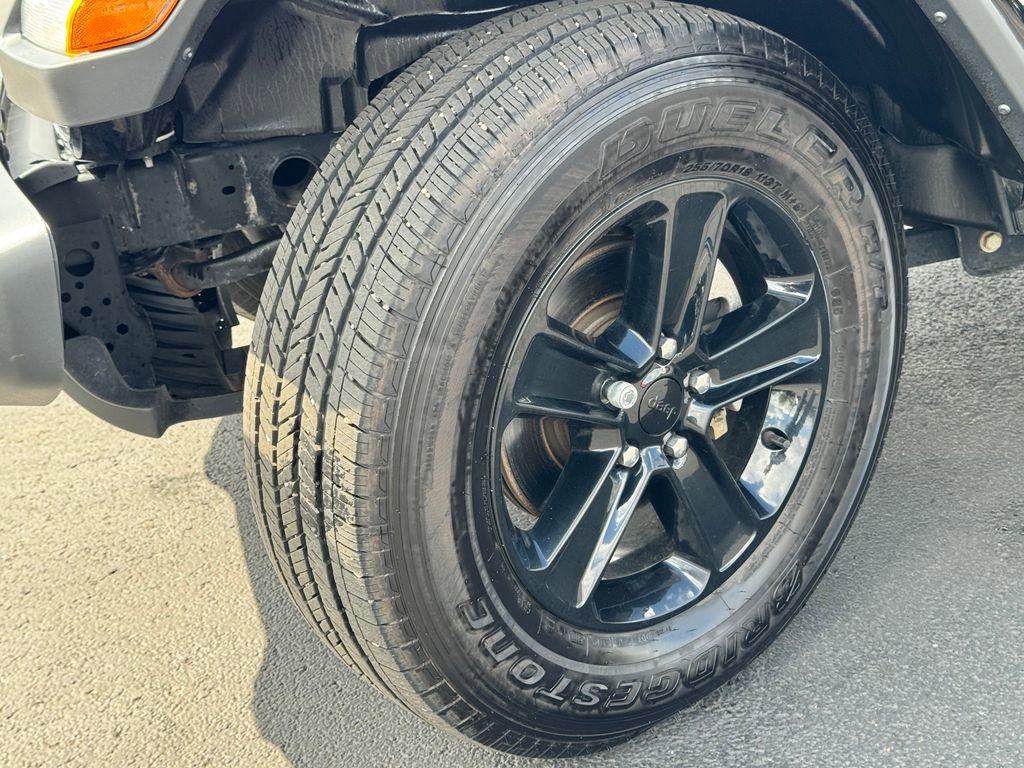 Used 2023 Jeep Wrangler Unlimited Sahara AWD/4WD image 9