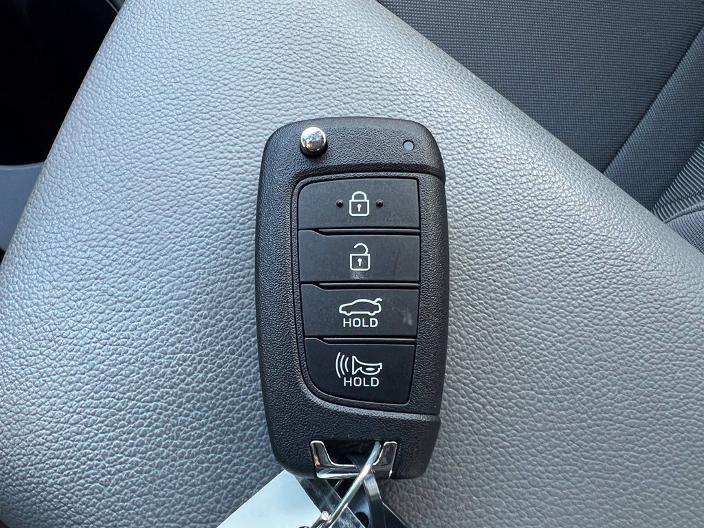 Used 2024 Hyundai Elantra SE FWD image 29
