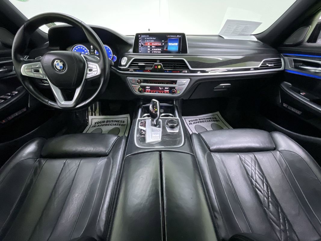 Used 2017 BMW 750i image 18