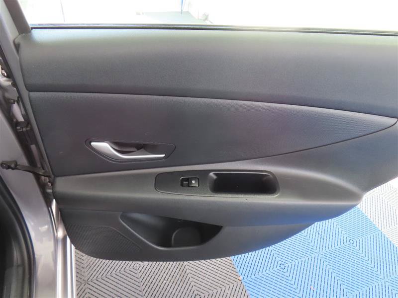 Used 2024 Hyundai Elantra SEL FWD image 31
