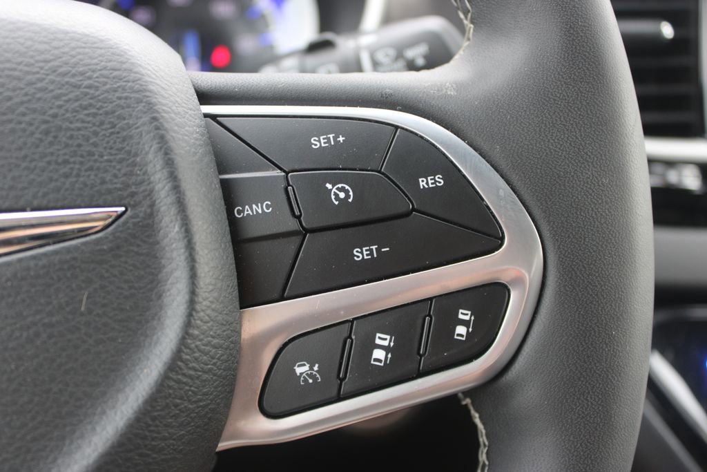 Used 2025 Chrysler Pacifica Select FWD image 23