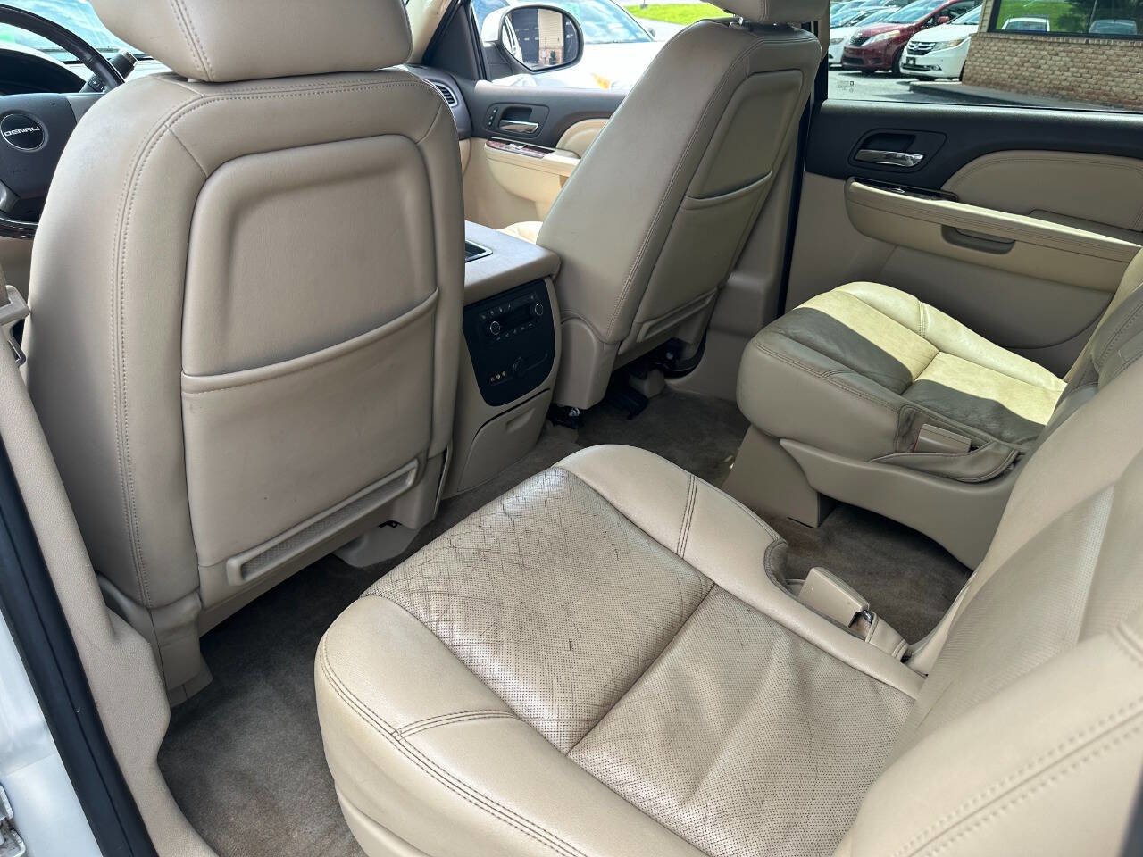 Used 2011 GMC Yukon XL Denali AWD/4WD image 29