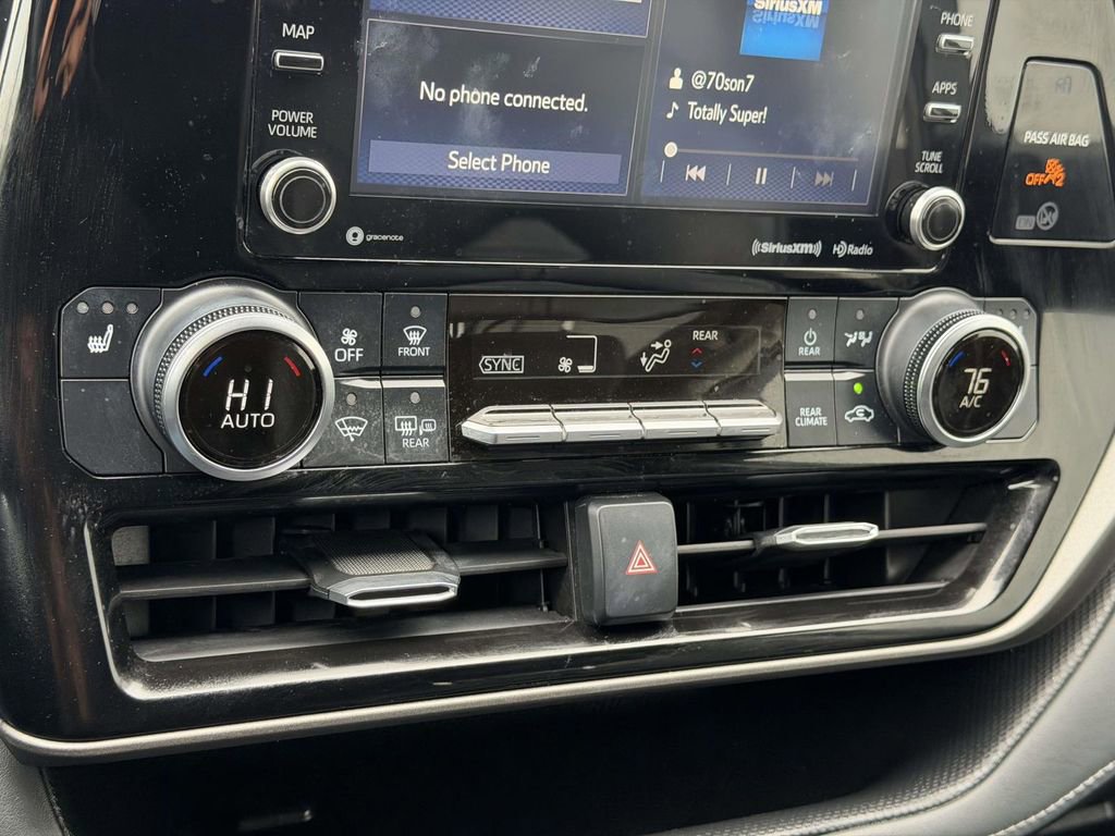 Used 2022 Toyota Highlander XLE image 5