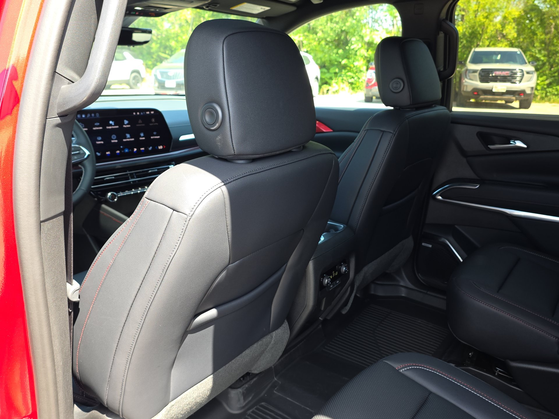 New 2026 Chevrolet Traverse Z71 w/ Enhanced Driving Package AWD/4WD image 28