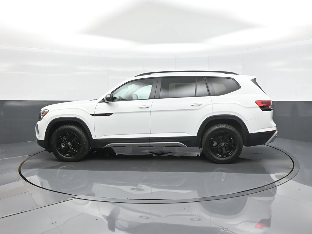 Used 2024 Volkswagen Atlas Peak Edition SE AWD/4WD image 4