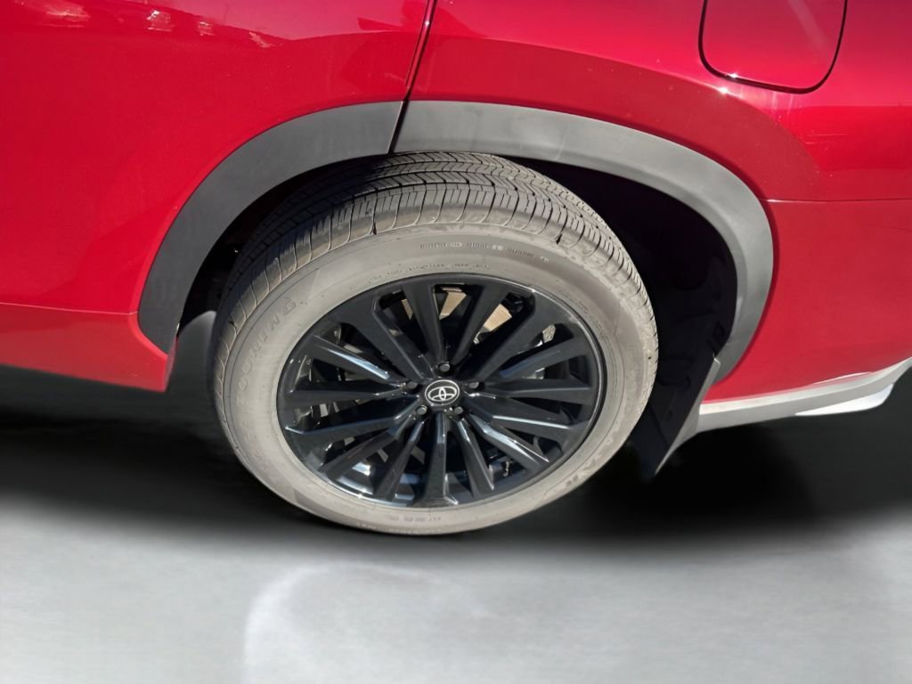 Used 2025 Toyota Highlander XSE image 16