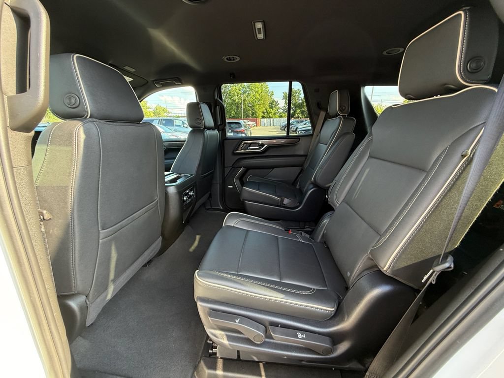 Used 2025 GMC Yukon Elevation AWD/4WD image 25