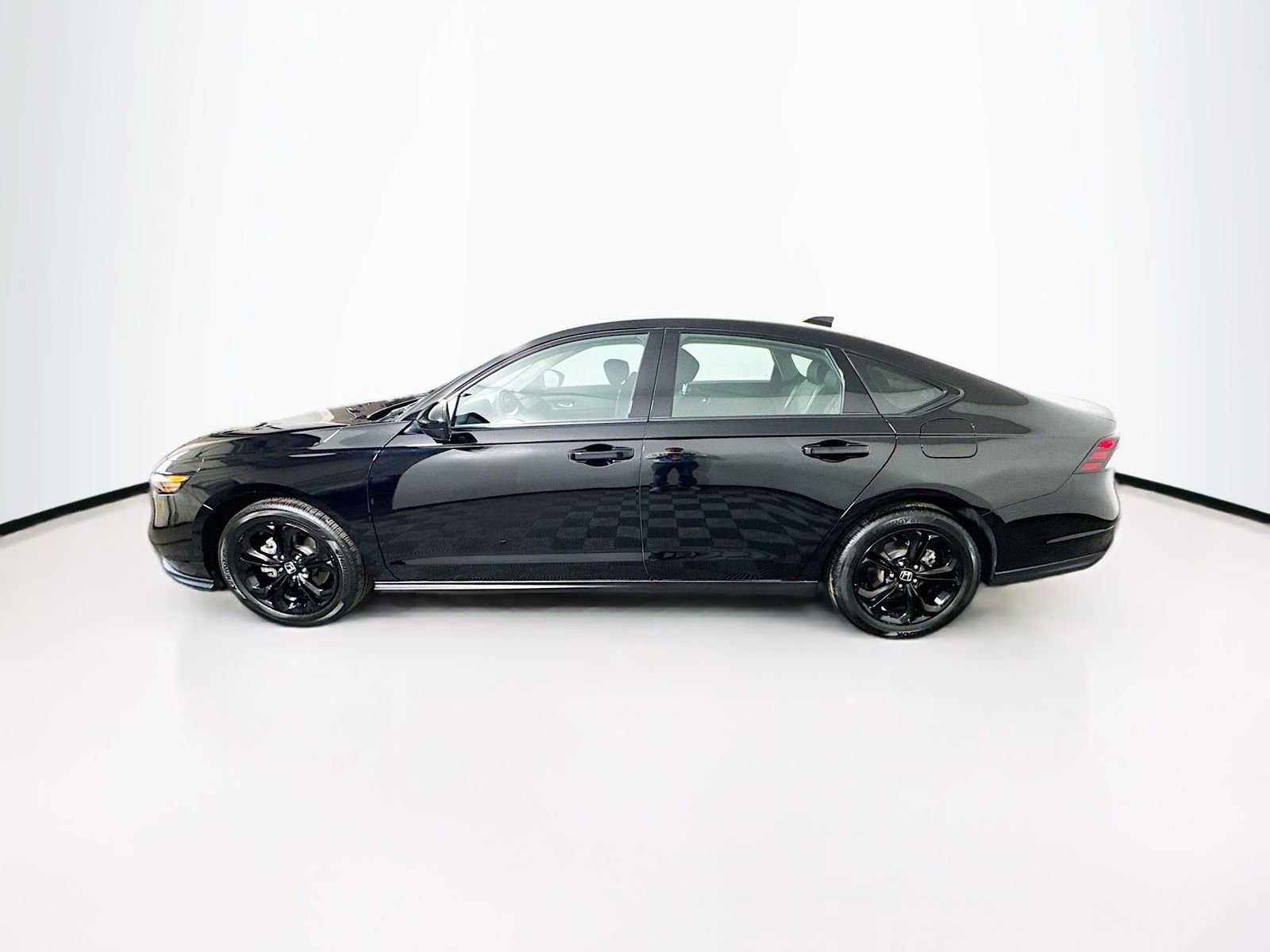 Used 2025 Honda Accord SE image 4