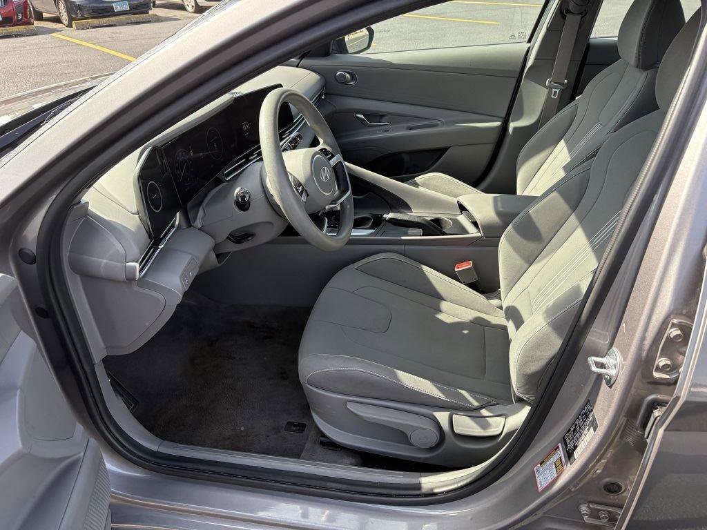 Used 2024 Hyundai Elantra SEL image 4