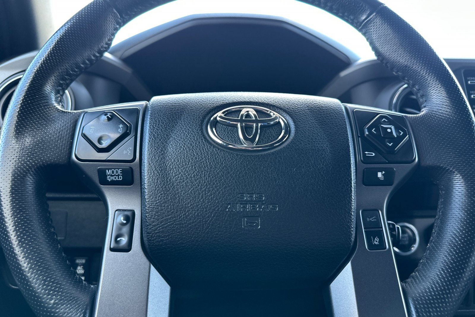 Certified 2022 Toyota Tacoma TRD Off-Road w/ Technology Package AWD/4WD image 22