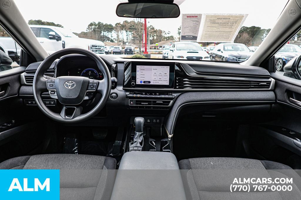 Used 2025 Toyota Camry LE image 29