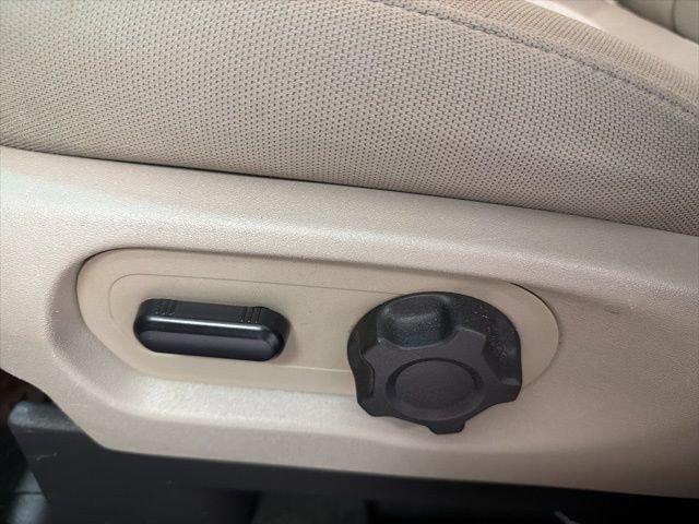 Used 2015 Ford Explorer Base image 16