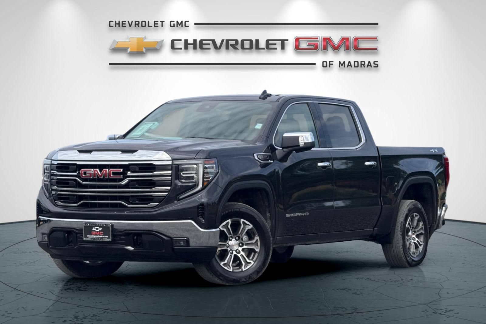 Used 2025 GMC Sierra 1500 SLT AWD/4WD image 7
