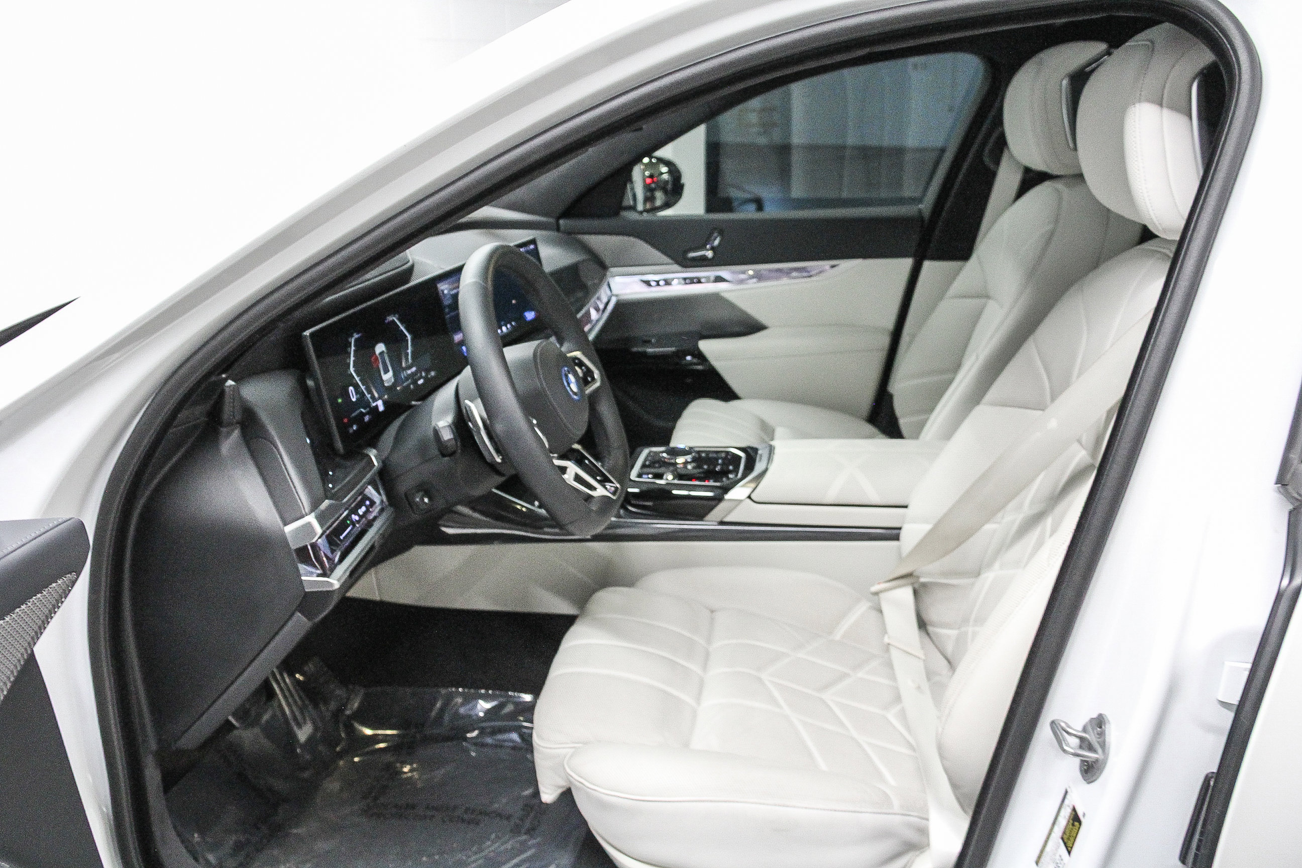 Used 2025 BMW i7 xDrive60 image 19