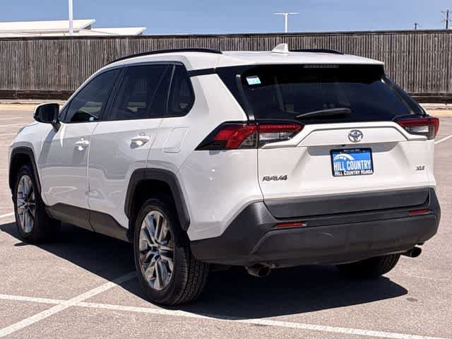 Used 2021 Toyota RAV4 XLE Premium image 4