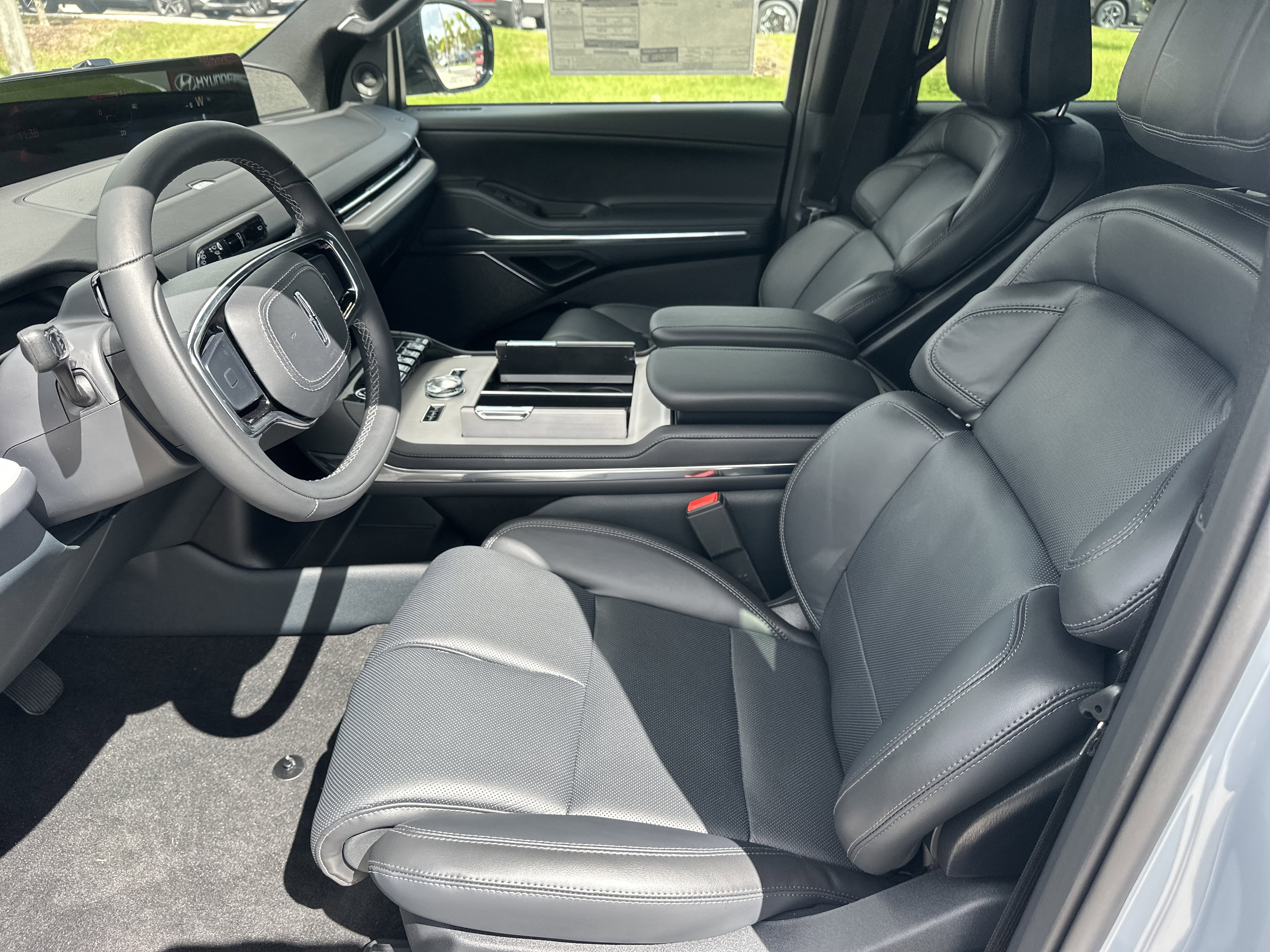 New 2025 Lincoln Navigator Reserve image 18
