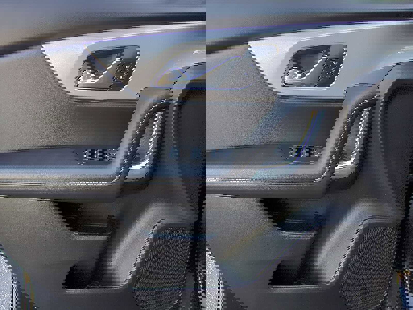 Used 2025 Chevrolet Blazer LT image 10