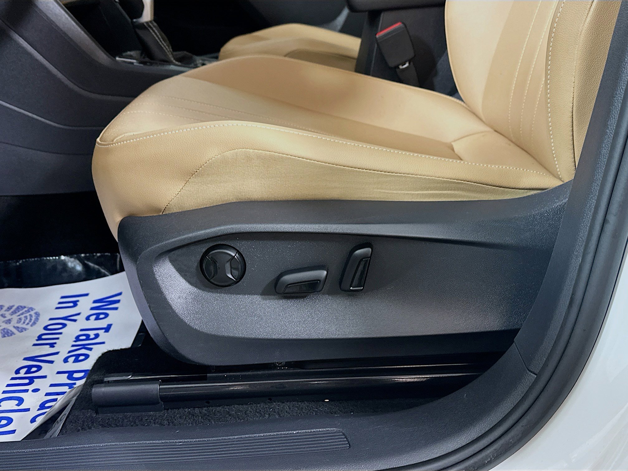 Used 2023 Volkswagen Tiguan SE AWD/4WD image 18