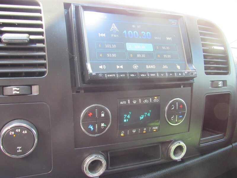 Used 2007 Chevrolet Silverado 2500 LT w/ 1LT Convenience Package AWD/4WD image 10