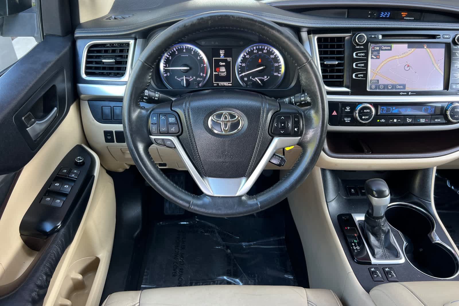 Used 2014 Toyota Highlander XLE FWD image 15