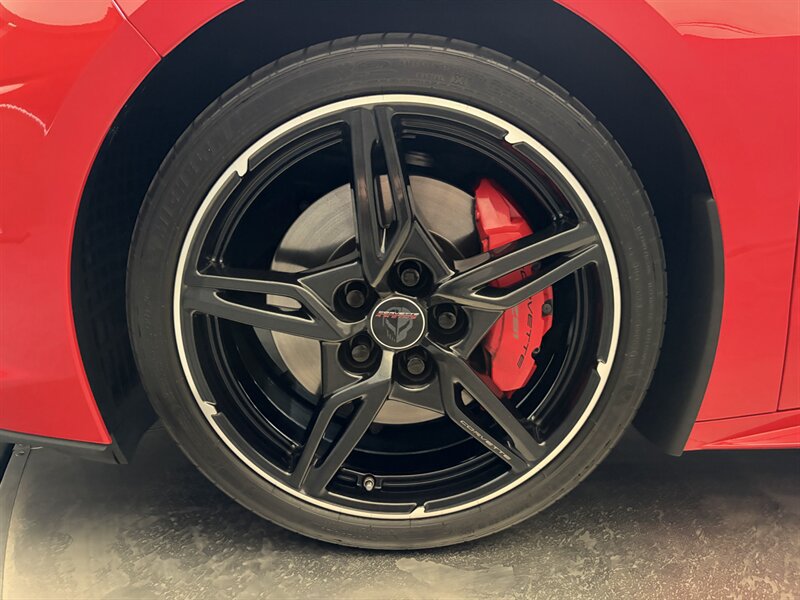 Used 2022 Chevrolet Corvette Stingray Coupe w/ Z51 2LT w/ Z51 Performance Package RWD image 11