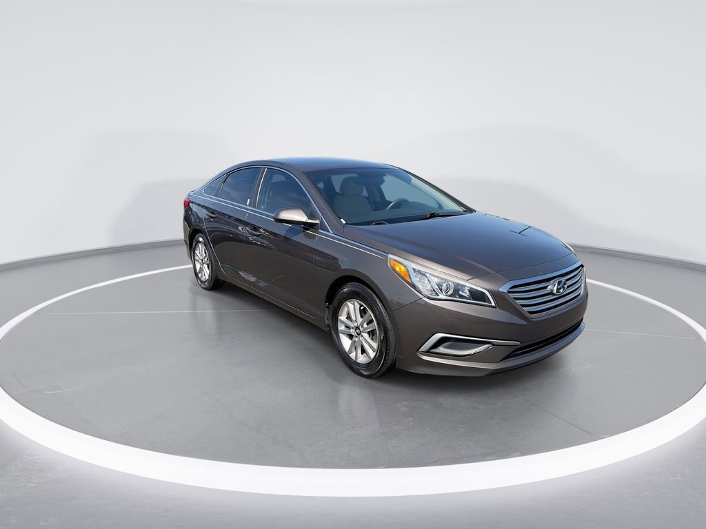 Used 2017 Hyundai Sonata SE FWD image 2
