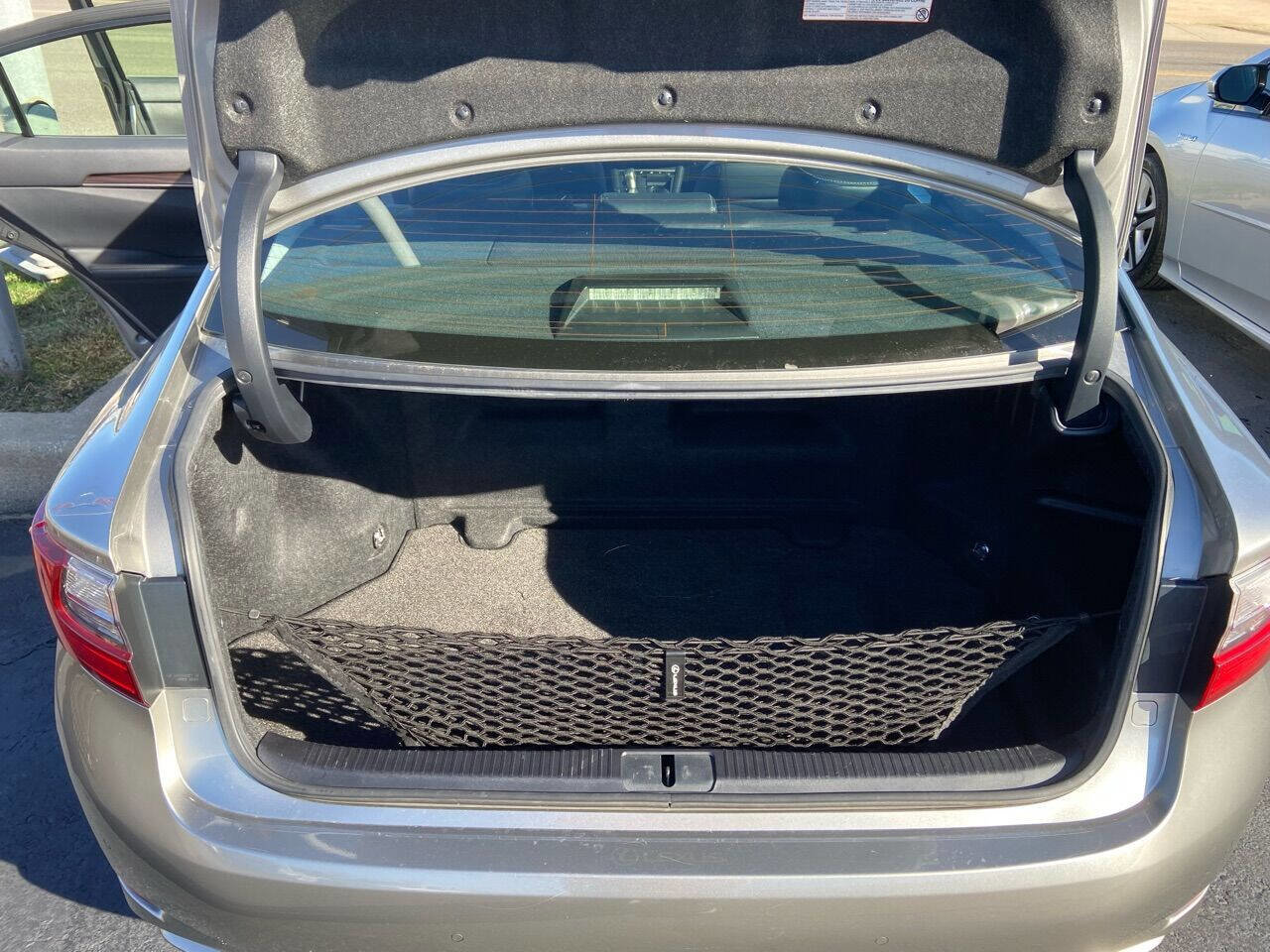Used 2016 Lexus ES 300h image 16