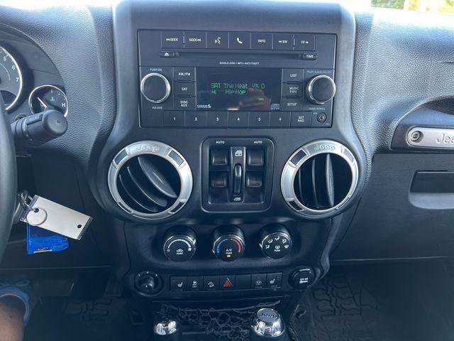 Used 2017 Jeep Wrangler Unlimited Sahara w/ Connectivity Group image 18