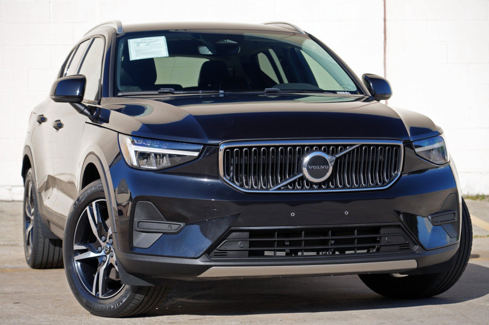 Used 2023 Volvo XC40 B5 Core w/ Protection Package Premier AWD/4WD image 2