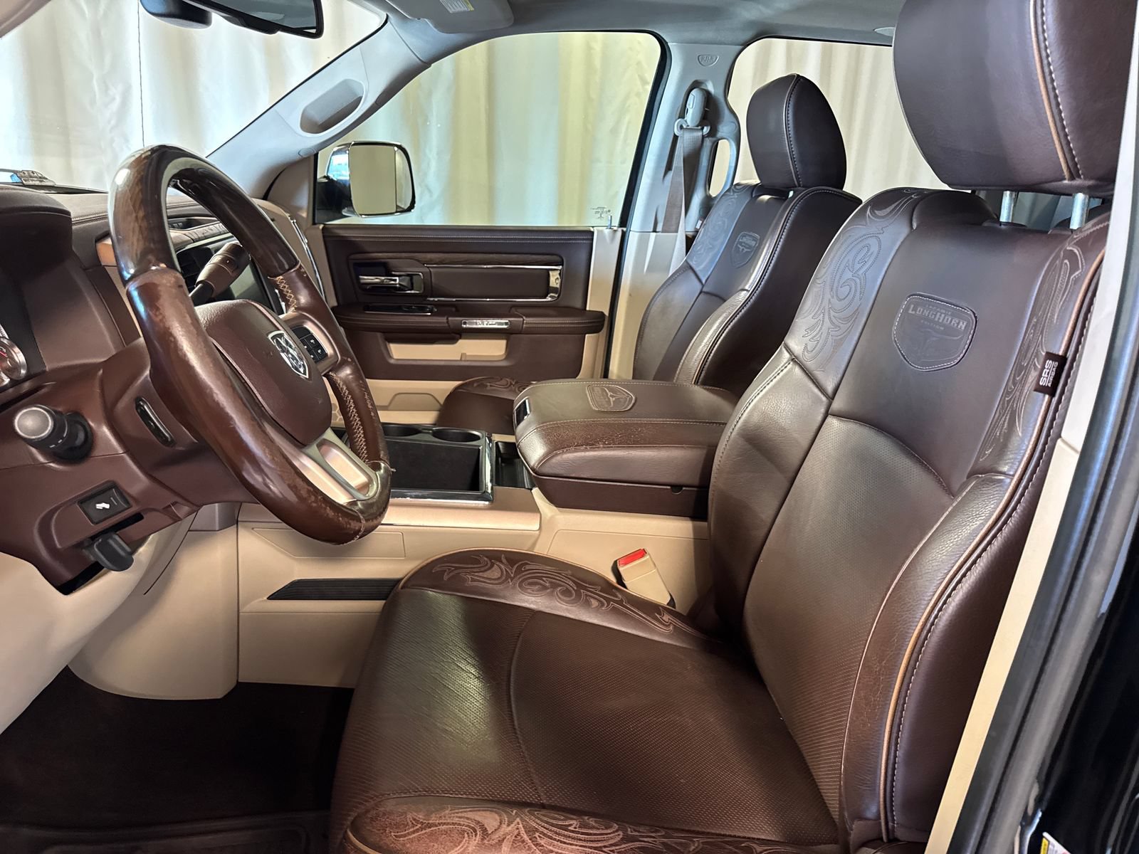Used 2015 RAM 3500 Laramie Longhorn AWD/4WD image 3