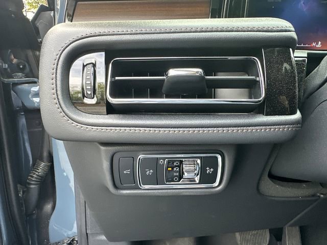 Used 2025 Lincoln Aviator Reserve w/ Equipment Group 201A image 28